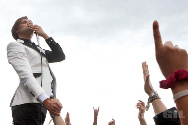 THE HIVES - 2017-07-22 - PARIS - Hippodrome de Longchamp - Main Stage 2 - Per Almqvist